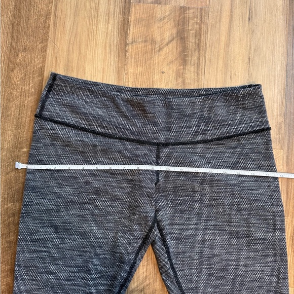Lululemon Dark Grey Heather Knee Capri Length Leggings - Picture 4 of 9